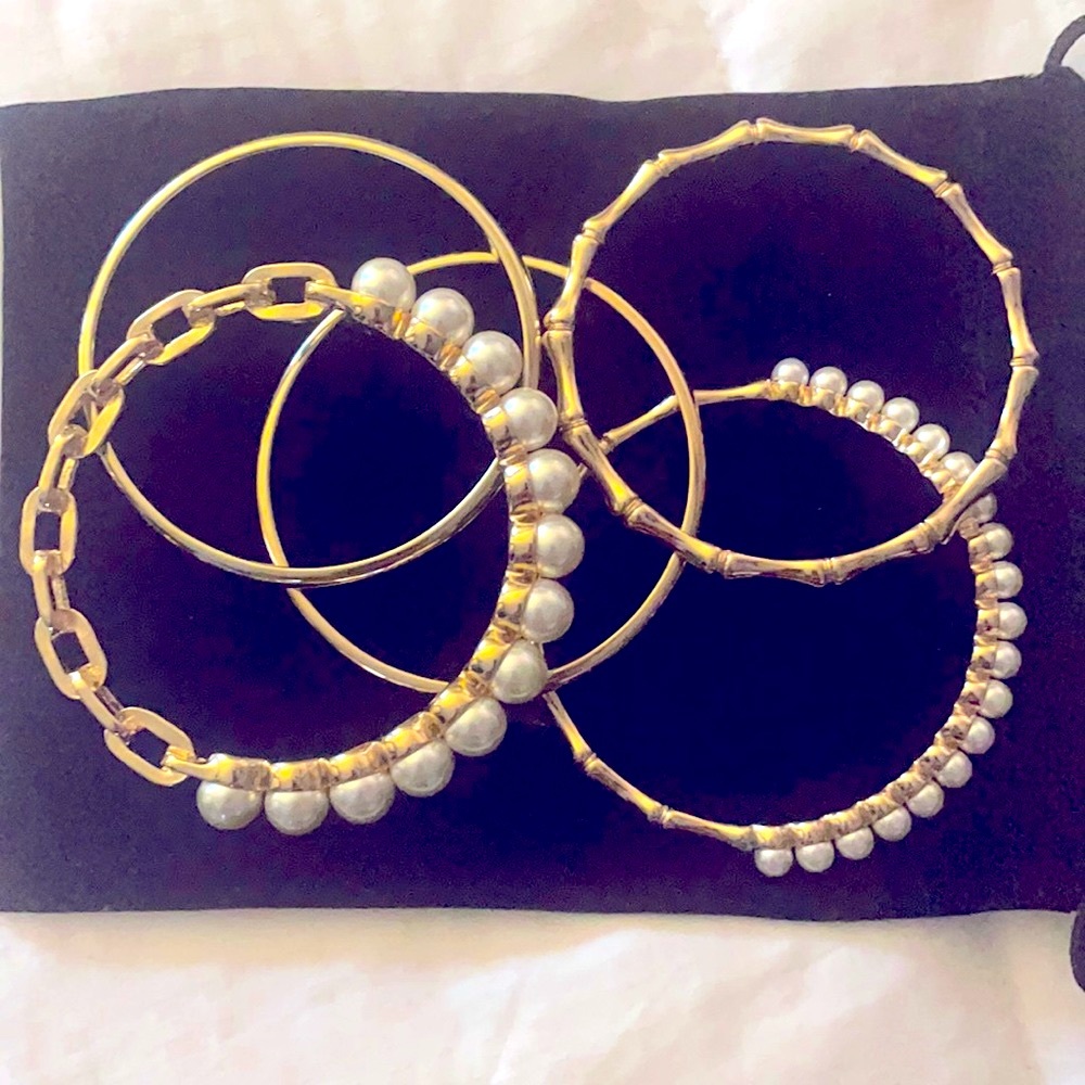 INC Pearl and gold bangle set 💕